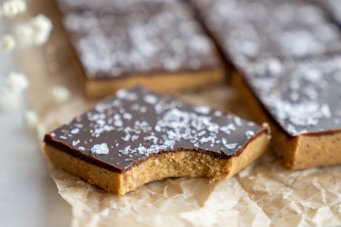 Almond butter chocolate bars with HANAH ONE