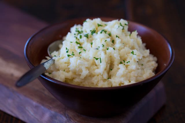 Healthy low-glycemic bowl of mashed cauliflower made with HANAH Vechur Ghee